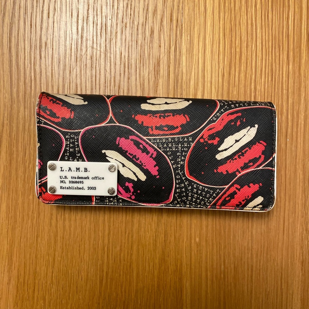 L.A.M.B. by Gwen Stefani Glam Lips Kisses Xoxo Vintage Wallet